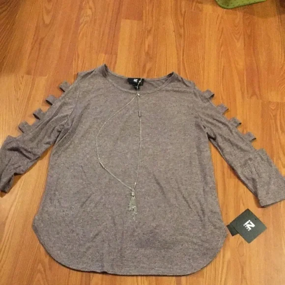 iZ Byer Shirt with Necklace size L (K) - Picture 3 of 4